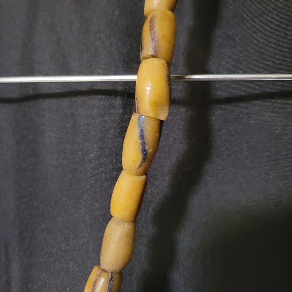 Vintage handmade Krobo glass trade beads, Using recycled-glass techniques - Picture 12 of 16